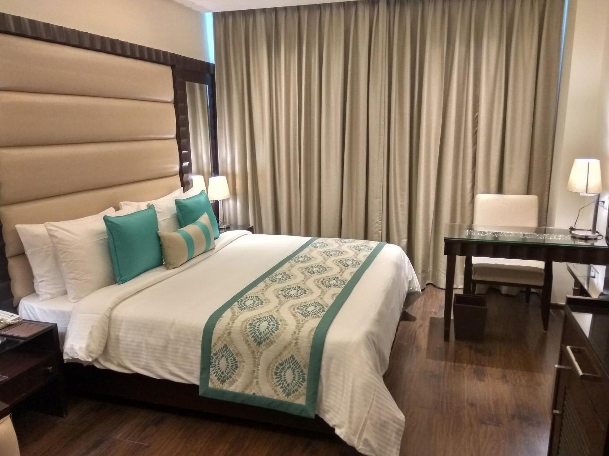 Deventure Sarovar Portico Kapashera, New Delhi Exterior foto