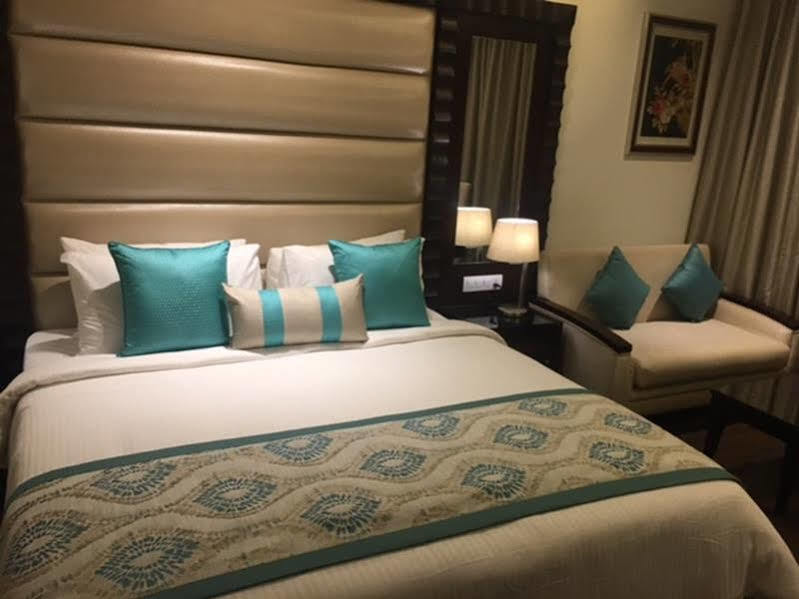 Deventure Sarovar Portico Kapashera, New Delhi Exterior foto